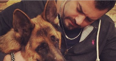 عمرو يوسف ينشر صورة له على "إنستجرام" مع كلبه فى فيلم "ولاد رزق"