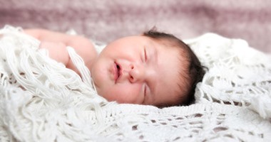 طبيبة أطفال تحذر: علامات تظهر على حديث الولادة تعنى تعرضه للخطر
