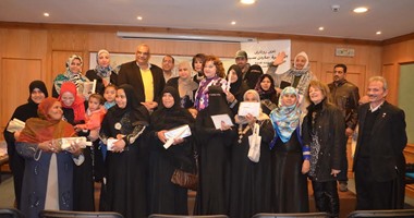 محمد أبوسعدة يكرم 20 طالبًا من أهالى السيدة زينب ضمن مشروع "محو الأمية"