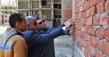 محافظ السويس يتفقد مشروع الإسكان الاجتماعى بمدينة خليفة بن زايد