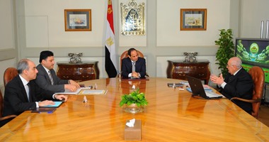 الرئيس السيسى يستعرض مع وزيرى الزراعة والرى مشروع "المليون فدان"