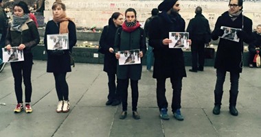 تداول صور لوقفة تضامنية وتمثيل مشهد مقتل "شيماء الصباغ" فى فرنسا