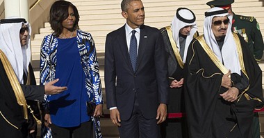 واشنطن بوست: عدم ارتداء ميشيل أوباما غطاء للرأس فى السعودية يثير جدلا