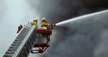 البرودة تجمد خراطيم المياه خلال إطفاء حريق فى 2000 طن نفايات بألمانيا