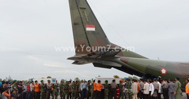 بالصور.. وصول جثامين ضحايا الطائرة الماليزية لمدينة سورابايا بإندونسيا