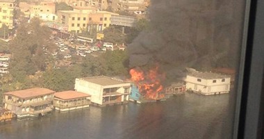 حريق هائل بـ"عوامة سياحية" أسفل كوبرى 15 مايو
