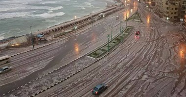 نوة الكرم تضرب الإسكندرية وارتباك بالطرق الرئيسية بسبب الأمطار والرياح 