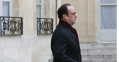 الرئيس الفرنسى: الهجوم على مقر مجلة شارلى إيبدو "إرهابى"