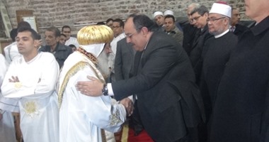 محافظ القليوبية يقدم التهانى للأنبا مسكيموس وأقباط مصر