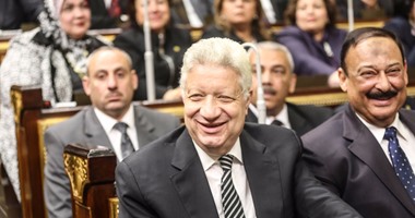 بالصور.. مرتضى منصور يجلس بالصفوف الأولى بالبرلمان خلال حلف اليمين الدستورية