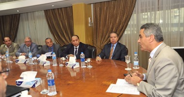 وزير النقل يوجه بتقديم أفضل معاملة للعمال البسطاء فى الموانئ المصرية
