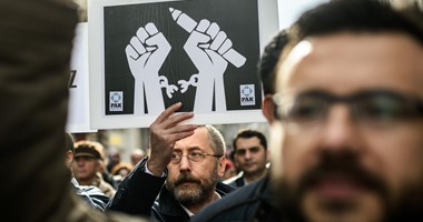 بالصور.. صحفيو تركيا خلال مسيرة ضد حبسهم: "لن نستسلم ـ نحن وراء الحقيقة"