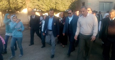 بالصور.. وزير الصحة يتفقد مستشفى أرمنت المركزى الجديد