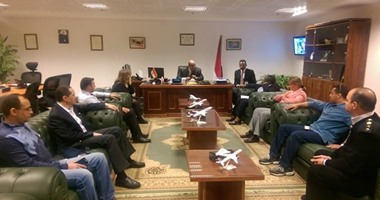 مدير مطار الغردقة يستقبل وفدا من شركة تقييم الأداء الأمنى بالمطارات المصرية