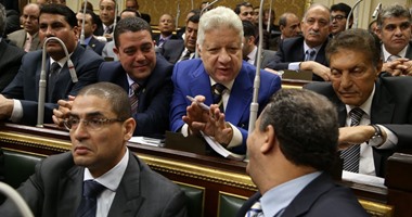 بالصور.. مرتضى منصور يدخل فى نقاش حاد تحت القبة مع المتحدث باسم ائتلاف دعم مصر