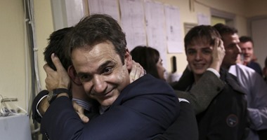 ميتسوتاكيس يؤدى اليمين الدستورية لرئاسة وزراء اليونان