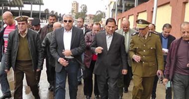 بالصور.. محافظ الغربية يوجه إدارة المرور بمنع المواقف العشوائية