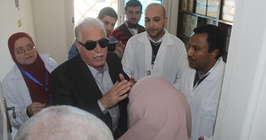 محافظ جنوب سيناء يتفقد عيادة التأمين الصحى ويطمئن على صرف علاج فيروس سى