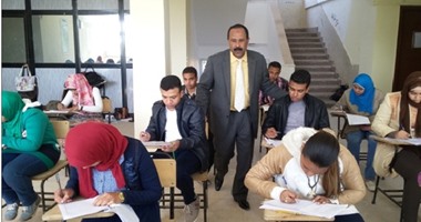 بالصور.. نائب رئيس جامعة أسوان يتفقد الكليات لمتابعة سير الامتحانات