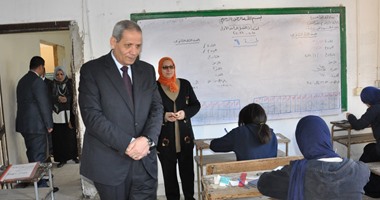 بالصور.. وزير التعليم يتفقد لجان امتحانات فى مدينة نصر