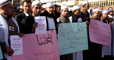 بالصور.. توافد خطباء المكافأة على مسجد الفتح برمسيس للتظاهر ضد وزير الأوقاف