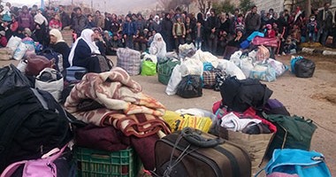بالصور.. المرصد السورى : خروج 300 شخص من مدينة مضايا المحاصرة