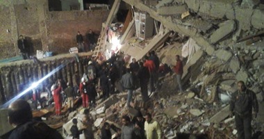 أهالى منيا القمح يشيعون الطفلتين الشقيقتين ضحيتى العقار المنهار