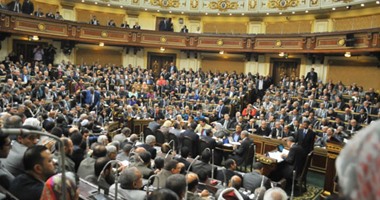 البرلمان يقرر توزيع قوانين السيسي وعدلى منصور على اللجان برئاسة أكبر أعضائها