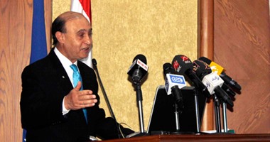 مهاب مميش: الحكومة مهتمة بالبناء التشريعى لمشروع تنمية قناة السويس