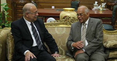 بالصور.. رئيس الوزراء يهنئ على عبد العال برئاسة البرلمان فى مكتبه بـ"النواب"