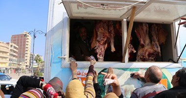 بالصور.. فتح منافذ لبيع المواد الغذائية المدعمة بمدينة دمنهور