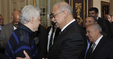 أول لقاء بين مرتضى منصور ورئيس الوزراء فى البرلمان.. مصافحة ودعاء بالتوفيق