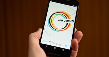 بالصور.. ألمانيا تعلن عن تطبيق جديد على الهواتف الذكية لمساعدة اللاجئين