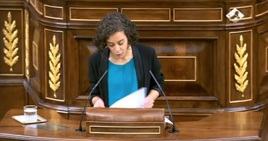 بالصور.. النائبة من أصل مصرى ببرلمان إسبانيا تشرف على انتخابات رئيس المجلس