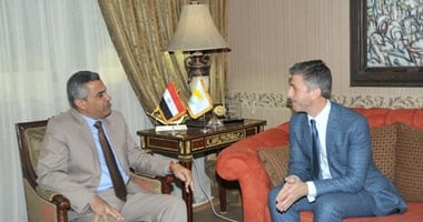وزير النقل يلتقى السفير القبرضى بالقاهرة لبحث ربط الموانئ القبرصية والمصرية