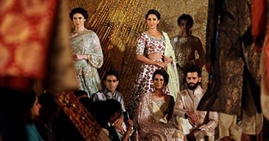 نجمة بوليوود كاترينا كيف تشارك فى عرض أزياء خيرى بالهند