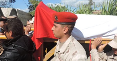 بالصور.. محافظ الغربية ومدير الأمن يتقدمان جنازة عسكرية لشهيد القوات المسلحة