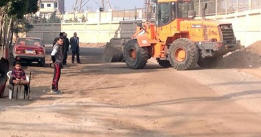رئيس مدينة الزقازيق: رفع 4 طن مخلفات وتجريف رمال وأتربة وصيانة أعمدة كهرباء الطرق