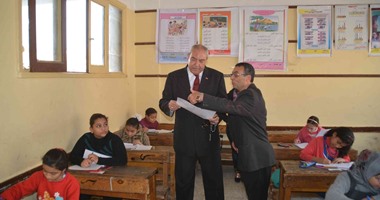بالصور .. محافظ المنيا يتفقد لجان امتحانات الشهادة الابتدائية