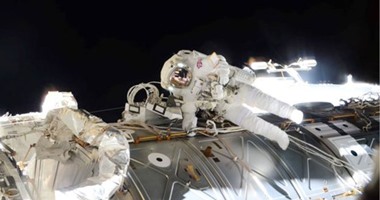بالصور.. البريطانى تيم بيك يلتقط أول سيلفى من الفضاء