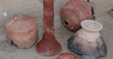 ضبط 21 قطعة أثرية بأعمال حفر بـ3 منازل بسوهاج ترجع للعصر الرومانى