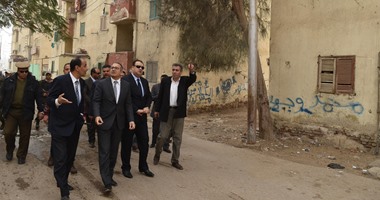 محافظ الفيوم ونائب وزير الإسكان يتفقدان عدداً من مساكن العشوائيات