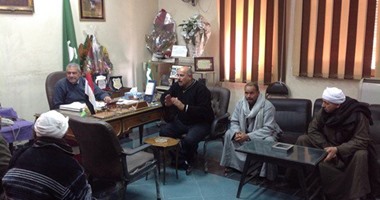 رئيس مدينة الزقازيق يعقد جلسة صلح بين عائلتين