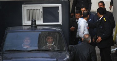 بالصور.. وصول إسلام بحيرى محكمة جنوب القاهرة لحضور الاستشكال على حبسه فى ازدراء الإسلام