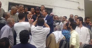 بالصور..زيارة يوسف الشريف لمعهد الكبد مع عمرو الليثى فى "واحد من الناس"