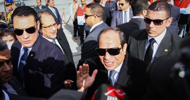 السيسى يستقبل المصريين المحررين من ليبيا  ويشكر رجال المخابرات