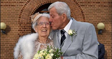 عروسان بريطانيان يصل مجموع عمريهما إلى 186 عاما