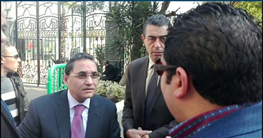 مواطن لعبد الرحيم على: وافق على الخدمة المدنية..والنائب:هارفضه لصالح الدولة