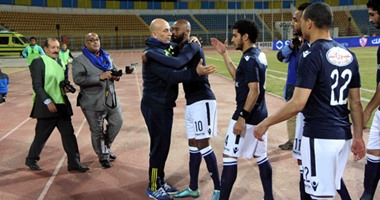 بالفيديو والصور.. لاعبو الزمالك يتوجهون لـ"إبراهيم حسن" قبل مواجهة المصرى