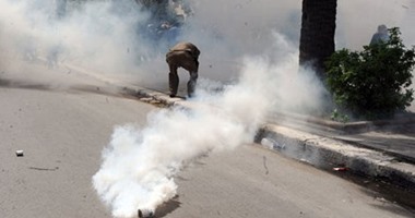 احتجاجات" العاطلين "تجتاح المدن التونسية والشرطة تواجهها بقنابل الغاز
